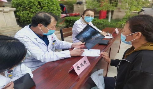 德州市中醫院健康義診活動走進御景國際小區，為居民提供專業養生保健服務